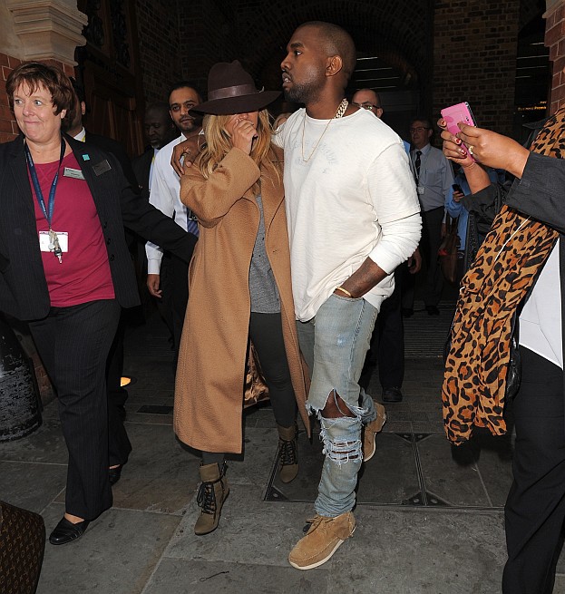 Kanye ma obsesję na punkcie Kim! BŁAGA, ŻEBY ZA NIEGO WYSZŁA