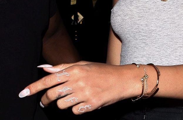 Rihanna pokazuje sutki!