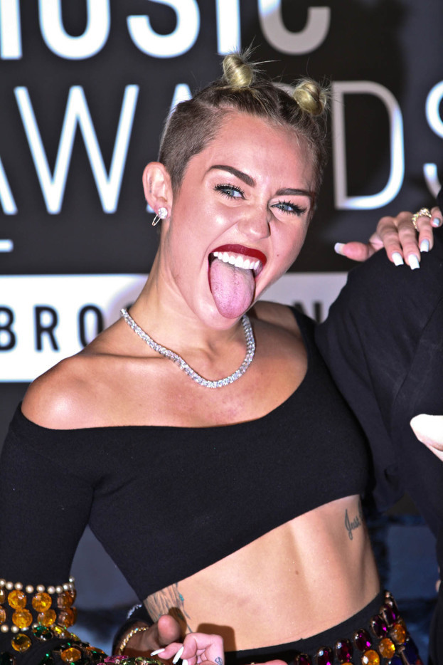 Dorosła Miley na okładce!