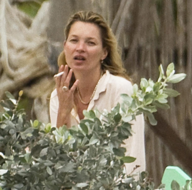 Kate Moss, mąż, córka i papierosy... (FOTO)