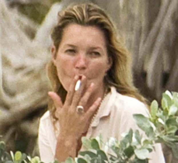 Kate Moss, mąż, córka i papierosy... (FOTO)