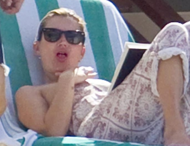 Kate Moss, mąż, córka i papierosy... (FOTO)