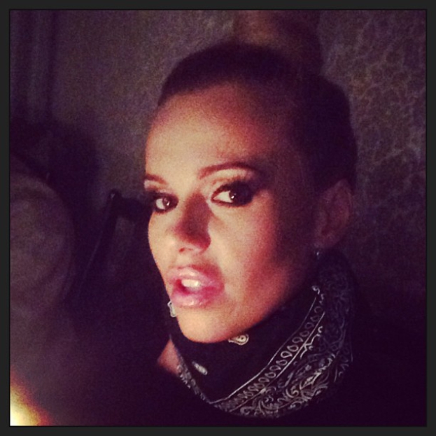 Stylizacje Dody w kołnierzu! (ZDJĘCIA)