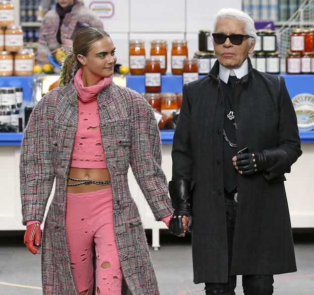 Rihanna na pokazie Chanel W SUPERMARKECIE! (FOTO)