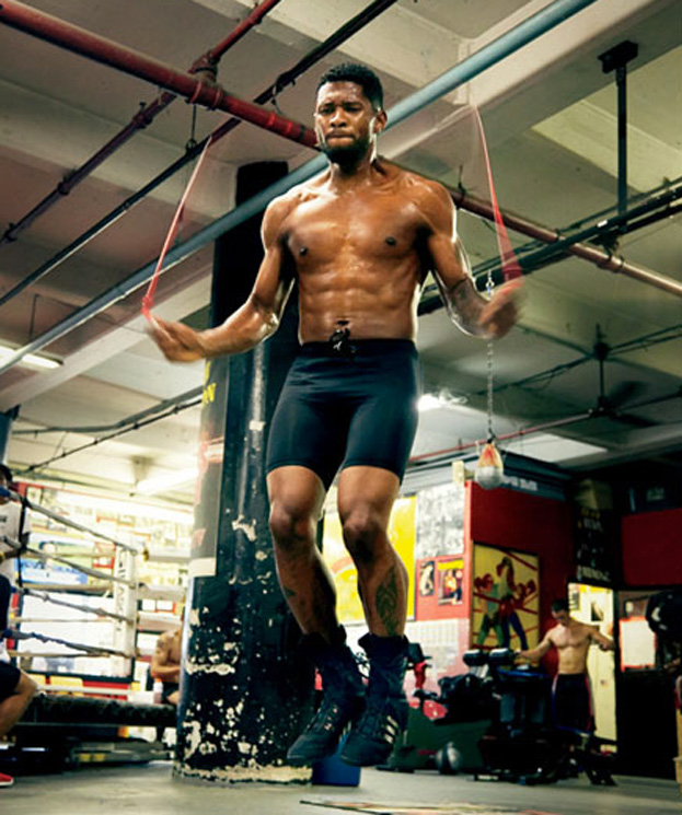 Usher bez koszulki! (SEKSOWNY?)