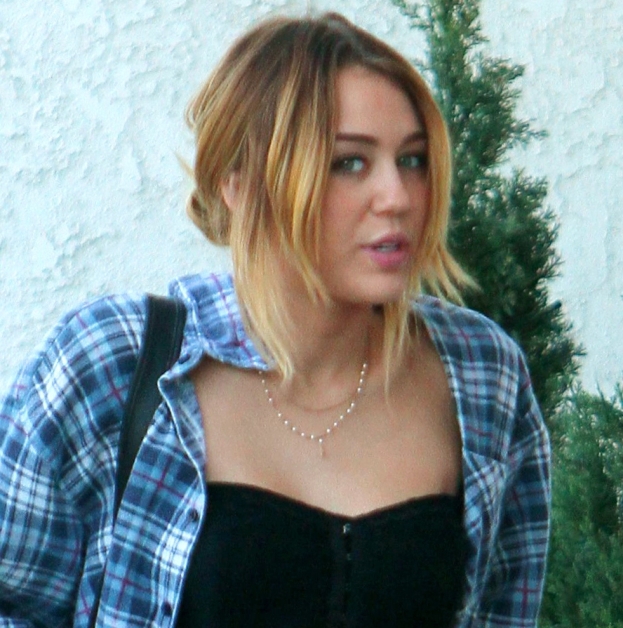 Seksowna Miley w czarnym gorsecie