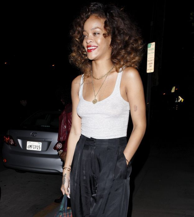 Rihanna pokazuje sutki!