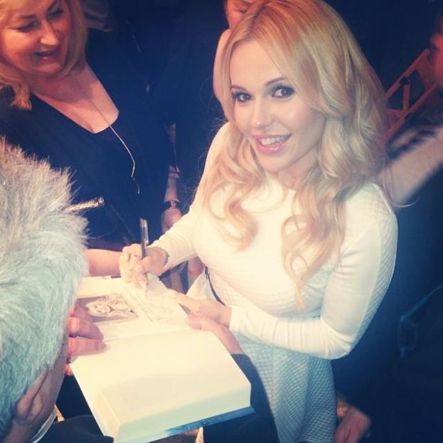 Doda na premierze... KSIĄŻKI O SOBIE! (ZDJĘCIA)