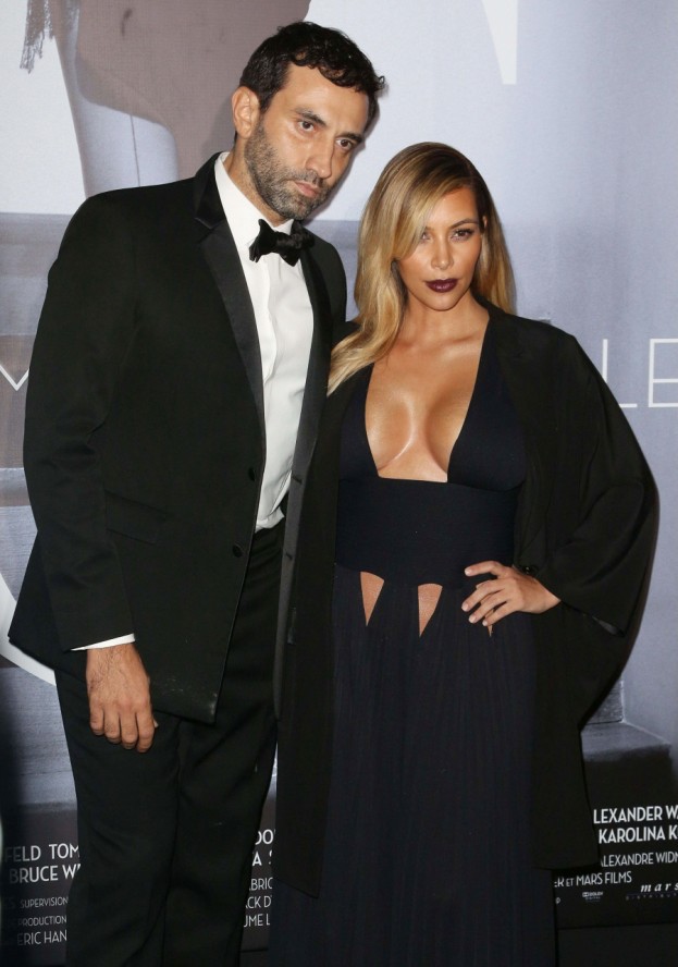 Kanye ma obsesję na punkcie Kim! BŁAGA, ŻEBY ZA NIEGO WYSZŁA