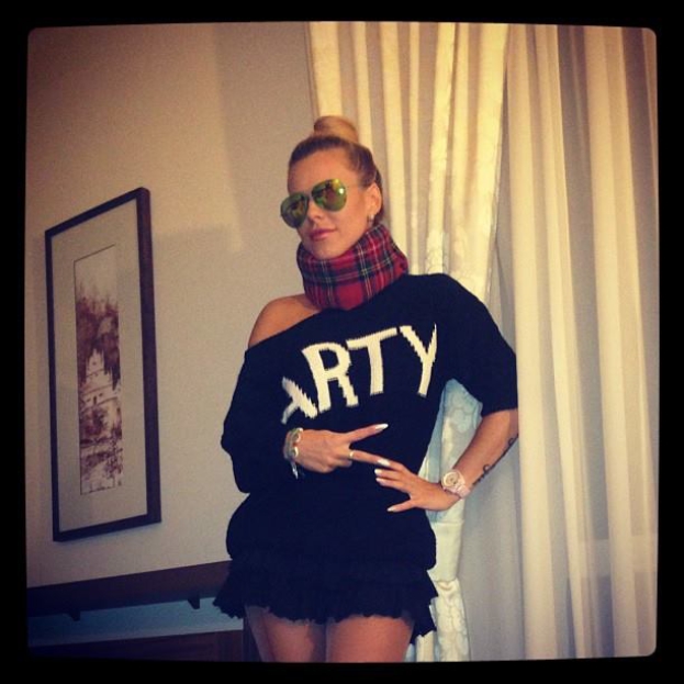 Stylizacje Dody w kołnierzu! (ZDJĘCIA)