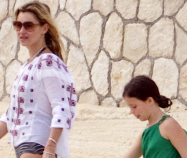 Kate Moss, mąż, córka i papierosy... (FOTO)