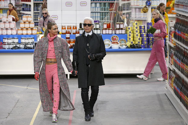 Rihanna na pokazie Chanel W SUPERMARKECIE! (FOTO)